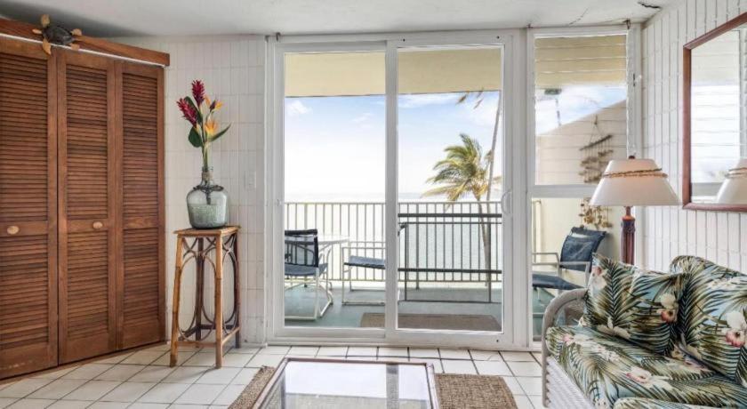 Pats At Punalu'U - Beachfront Condos Hau'ula Exterior foto